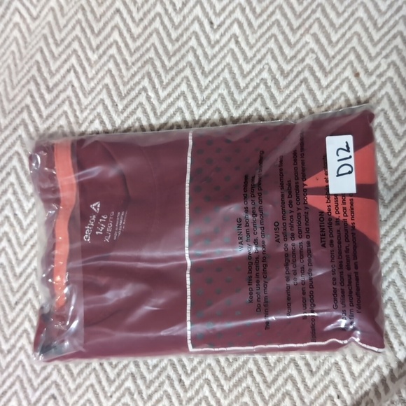 🛍️4 For $15🛍️Reebok Kids Burgundy Tee with Orange Accents - Picture 8 of 8